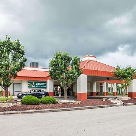 Quality Inn & Suites Kansas City I-435N Near Sports Complex Eksteriør bilde