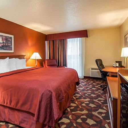 Quality Inn & Suites Kansas City I-435N Near Sports Complex Eksteriør bilde