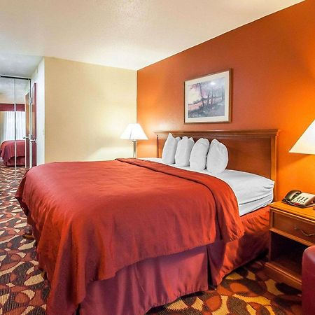 Quality Inn & Suites Kansas City I-435N Near Sports Complex Eksteriør bilde