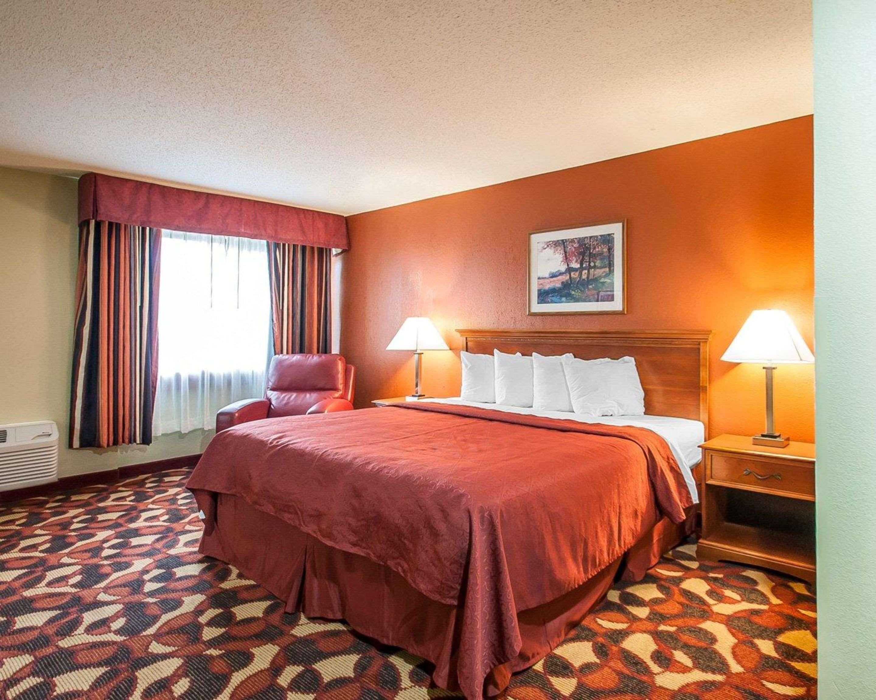 Quality Inn & Suites Kansas City I-435N Near Sports Complex Eksteriør bilde