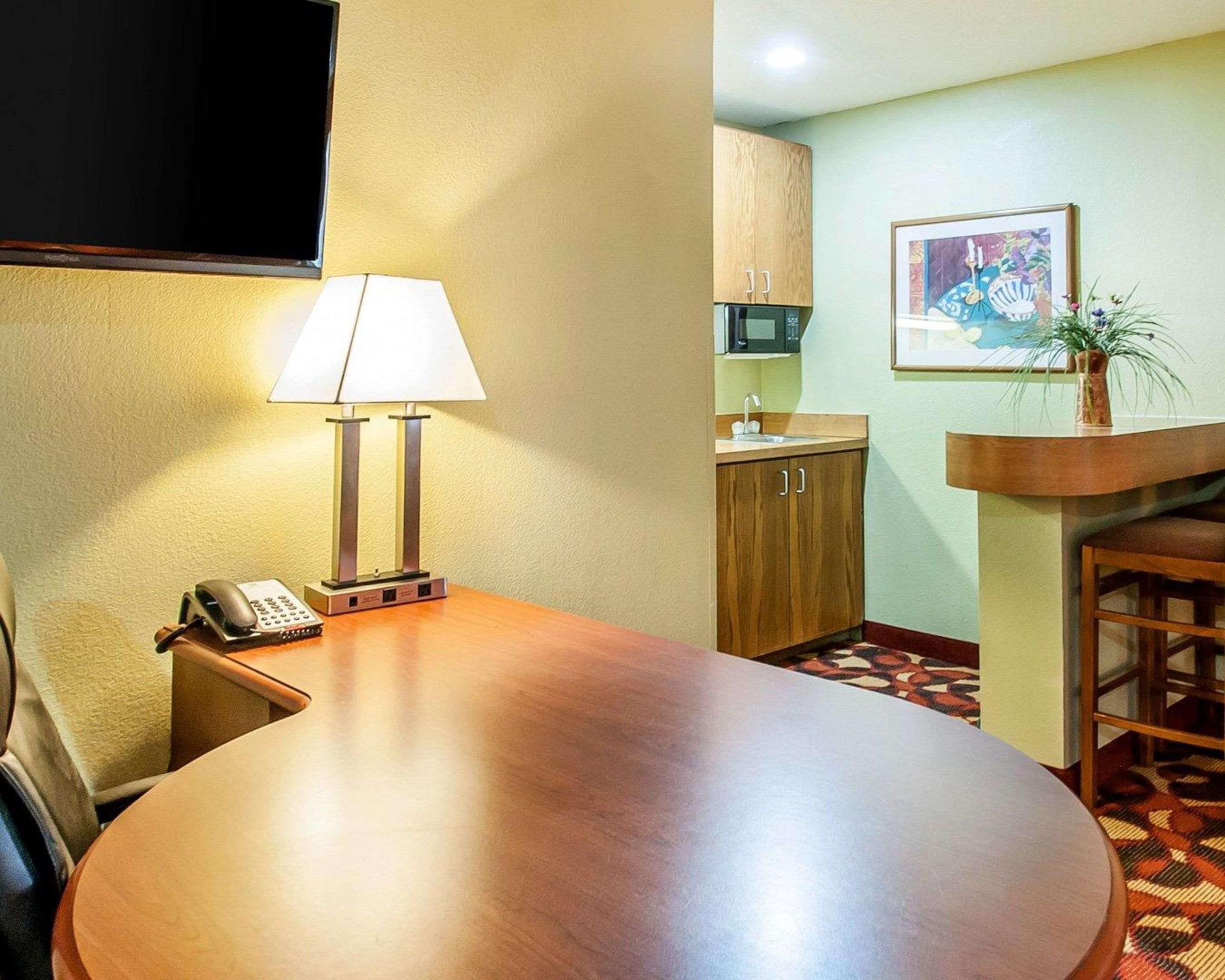 Quality Inn & Suites Kansas City I-435N Near Sports Complex Eksteriør bilde