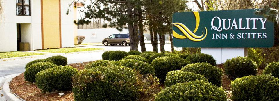 Quality Inn & Suites Kansas City I-435N Near Sports Complex Eksteriør bilde