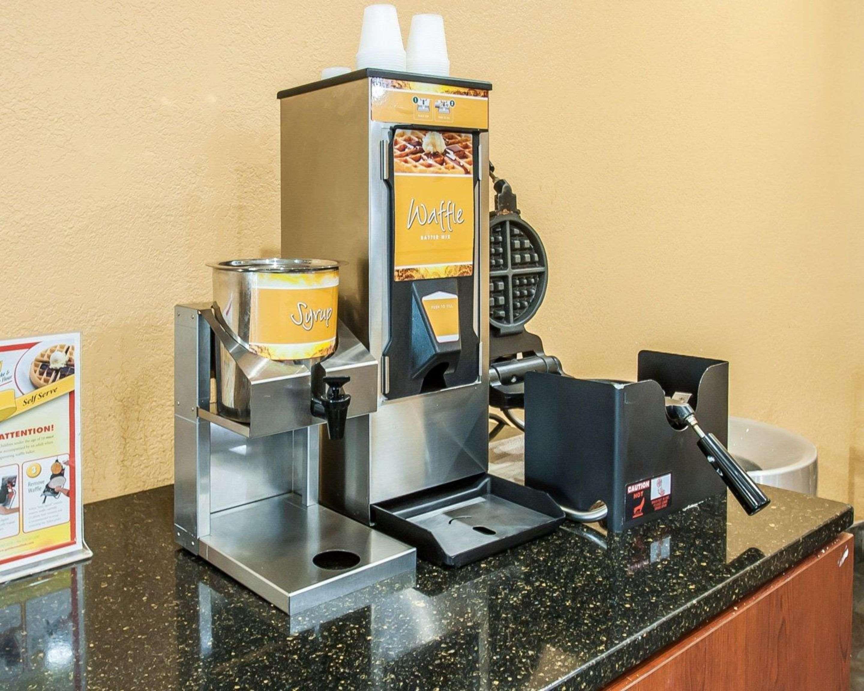 Quality Inn & Suites Kansas City I-435N Near Sports Complex Eksteriør bilde