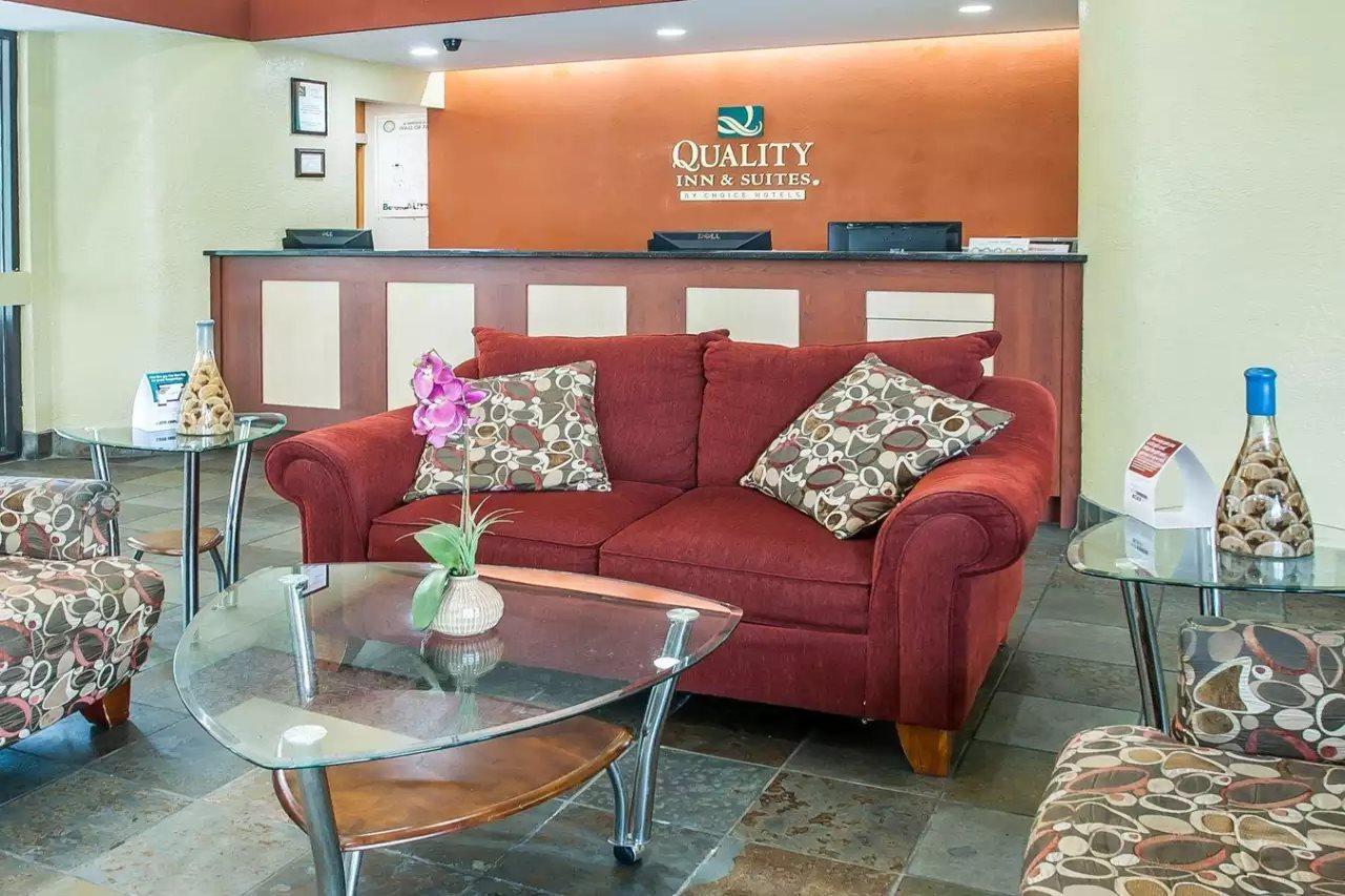 Quality Inn & Suites Kansas City I-435N Near Sports Complex Eksteriør bilde