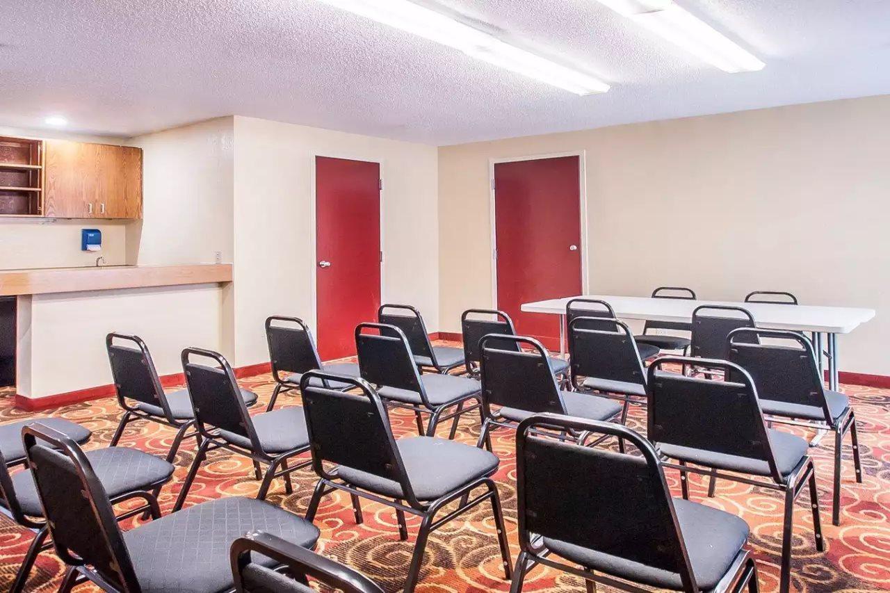 Quality Inn & Suites Kansas City I-435N Near Sports Complex Eksteriør bilde