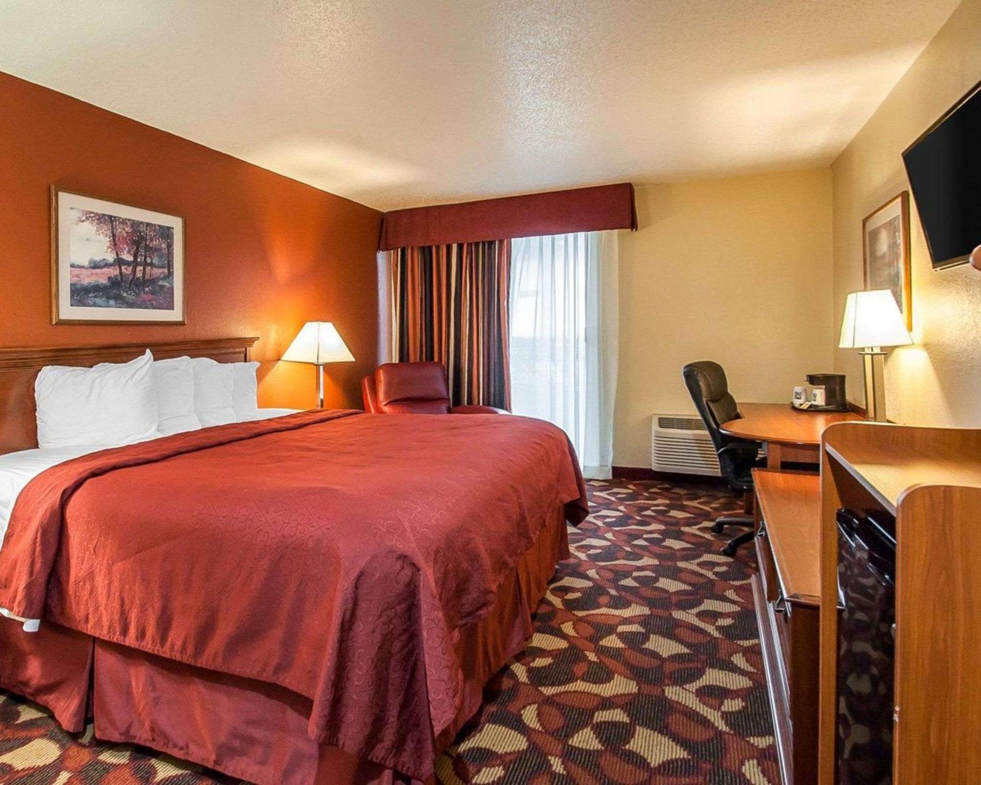 Quality Inn & Suites Kansas City I-435N Near Sports Complex Eksteriør bilde