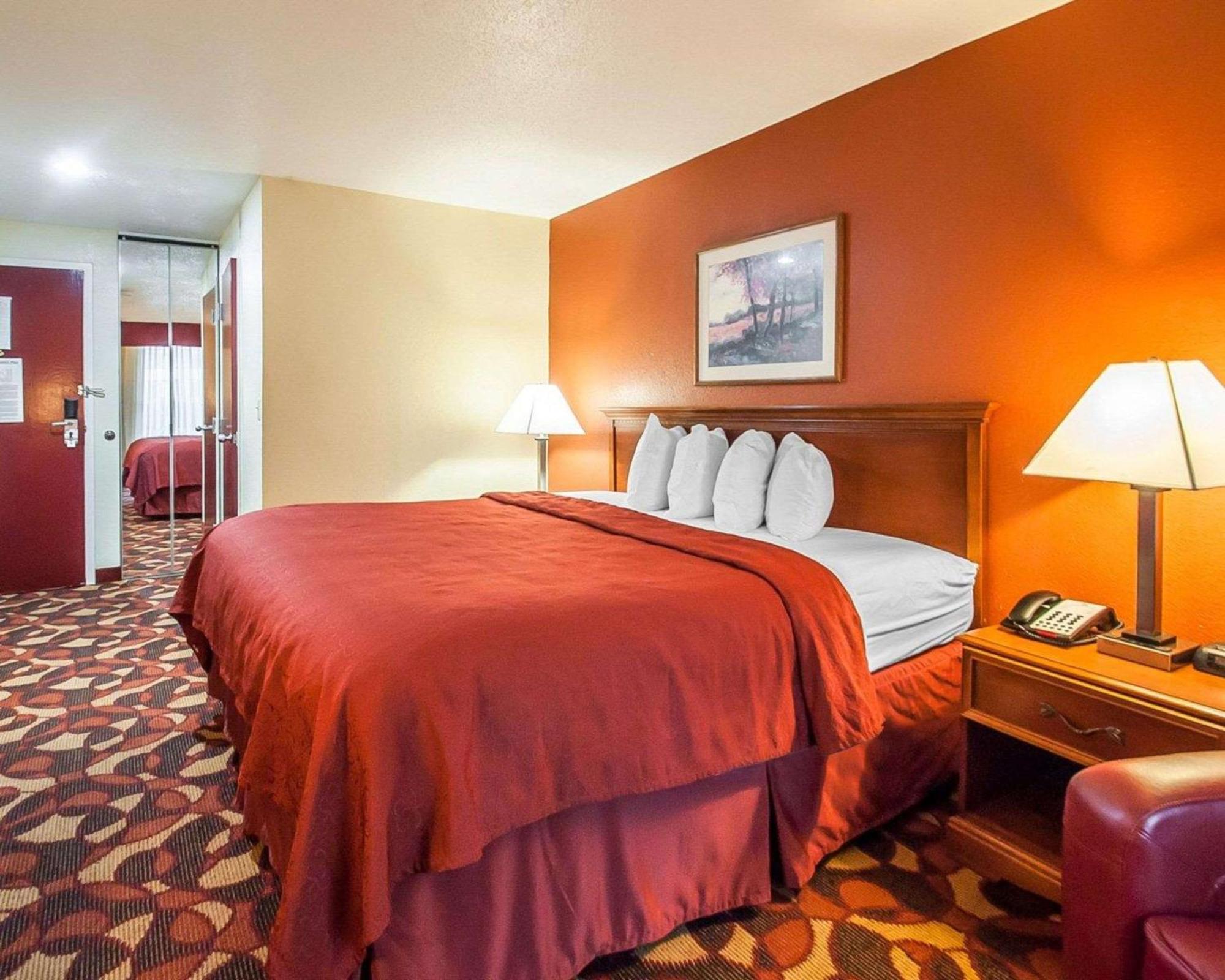 Quality Inn & Suites Kansas City I-435N Near Sports Complex Eksteriør bilde